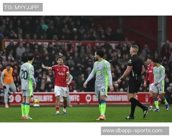 诺丁汉森林正式投诉曼城比赛判罚引发广泛关注与讨论