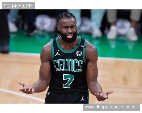 杰伦布朗谈球队成长阶段表示将全力支持队友减轻压力 杰伦布朗谈球队成长阶段表示将全力支持队友减轻压力