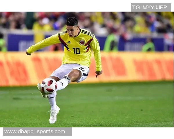 迪亚斯称赞J罗为哥伦比亚全力以赴的榜样与精神领袖